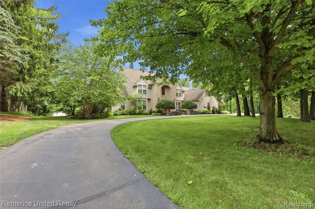 12825 Larkins Road, Brighton, MI 48114