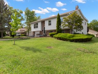 1100 Millbrook Drive, Lake Zurich, IL 60047