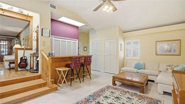 5055 Willowcrest, North Hollywood, CA 91601
