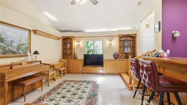 5055 Willowcrest, North Hollywood, CA 91601