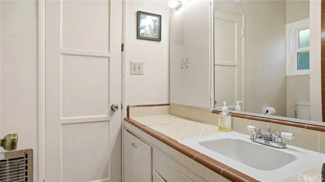 5055 Willowcrest, North Hollywood, CA 91601