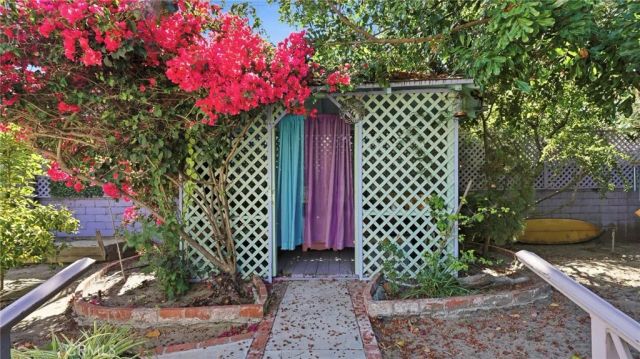 5055 Willowcrest, North Hollywood, CA 91601