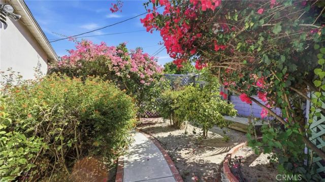 5055 Willowcrest, North Hollywood, CA 91601