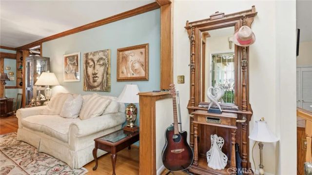 5055 Willowcrest, North Hollywood, CA 91601