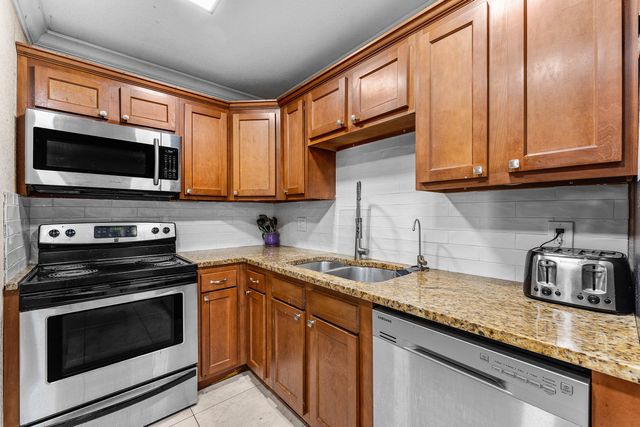 250 NW 43rd Place, Pompano Beach, FL 33064
