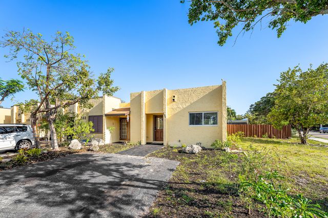 250 NW 43rd Place, Pompano Beach, FL 33064