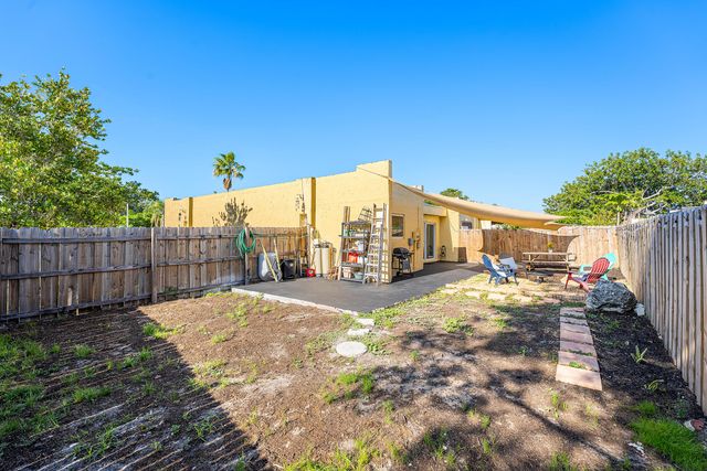250 NW 43rd Place, Pompano Beach, FL 33064