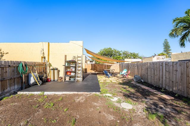 250 NW 43rd Place, Pompano Beach, FL 33064