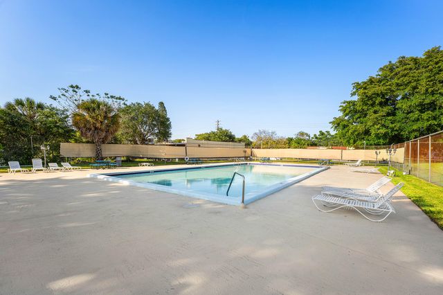 250 NW 43rd Place, Pompano Beach, FL 33064