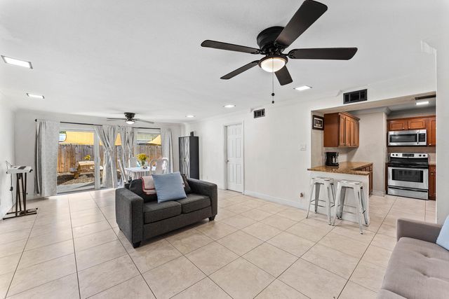 250 NW 43rd Place, Pompano Beach, FL 33064
