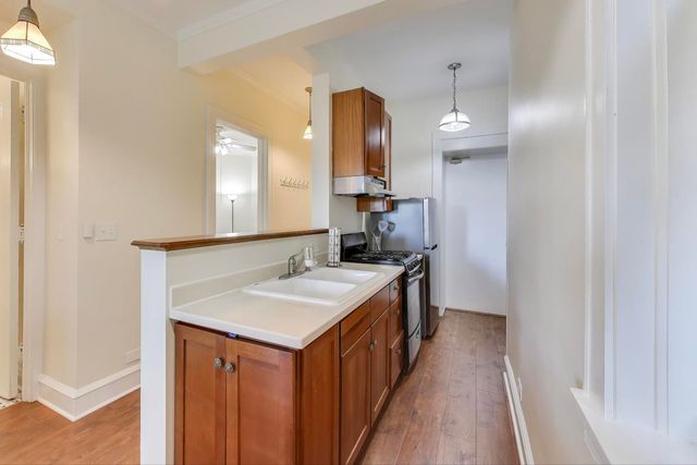 1633 E Hyde Park Boulevard 2D, Chicago, IL 60615