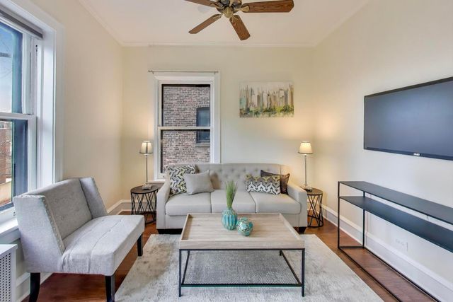 1633 E Hyde Park Boulevard 2D, Chicago, IL 60615