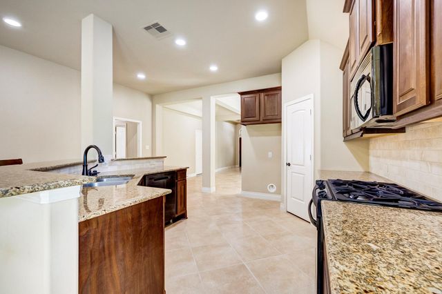 160 Knollbrook Circle, Montgomery, TX 77316
