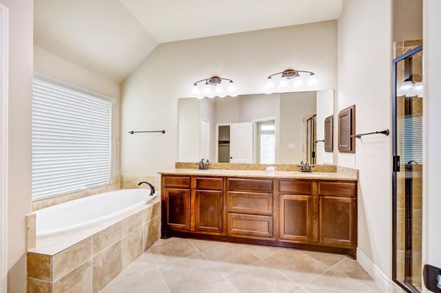 160 Knollbrook Circle, Montgomery, TX 77316