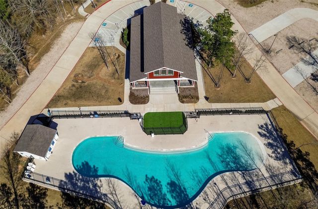 160 Knollbrook Circle, Montgomery, TX 77316