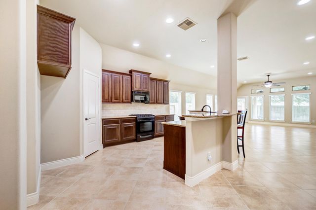 160 Knollbrook Circle, Montgomery, TX 77316