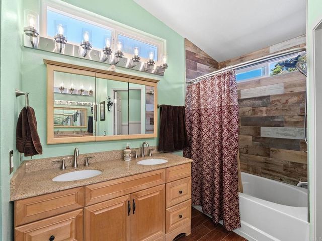 1484 Corte La Mantua, Escondido, CA 92026