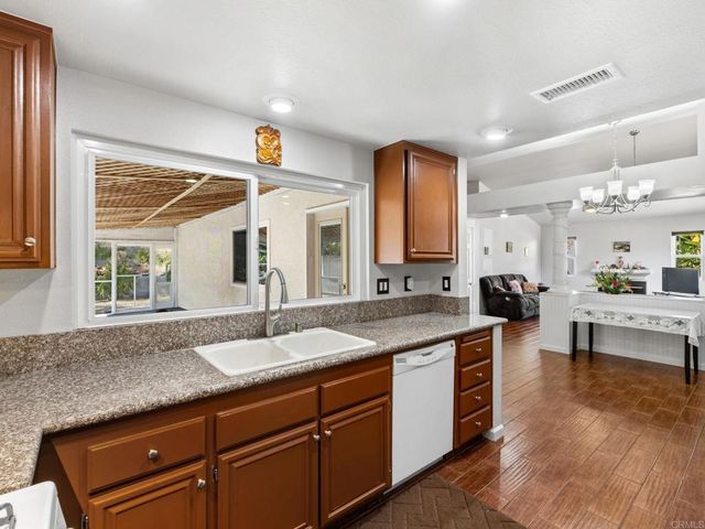 1484 Corte La Mantua, Escondido, CA 92026