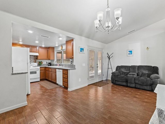 1484 Corte La Mantua, Escondido, CA 92026