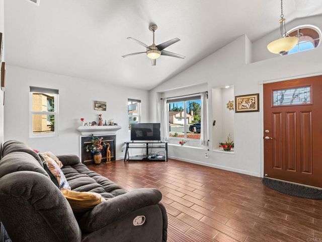 1484 Corte La Mantua, Escondido, CA 92026