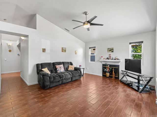 1484 Corte La Mantua, Escondido, CA 92026