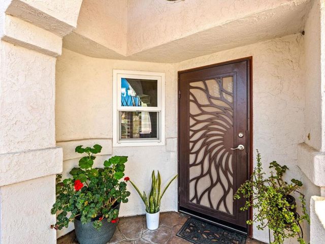1484 Corte La Mantua, Escondido, CA 92026