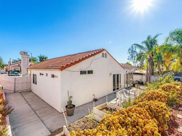 1484 Corte La Mantua, Escondido, CA 92026