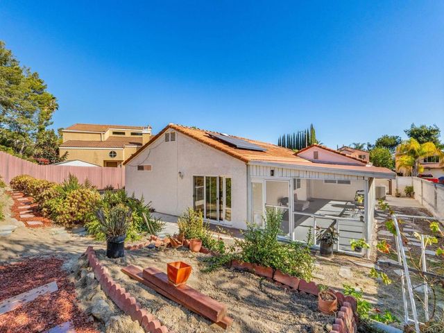 1484 Corte La Mantua, Escondido, CA 92026