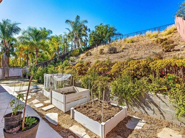 1484 Corte La Mantua, Escondido, CA 92026