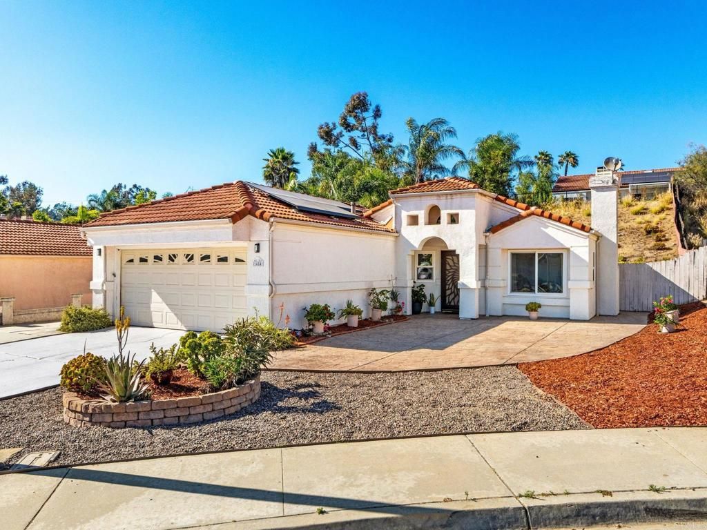 1484 Corte La Mantua, Escondido, CA 92026