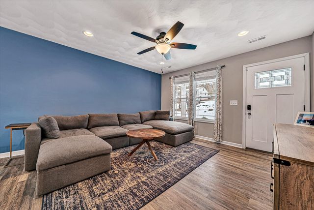 2111 Woodland RD, Roanoke, VA 24014