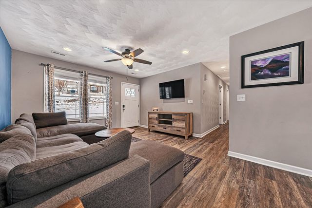 2111 Woodland RD, Roanoke, VA 24014