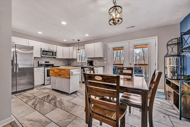 2111 Woodland RD, Roanoke, VA 24014