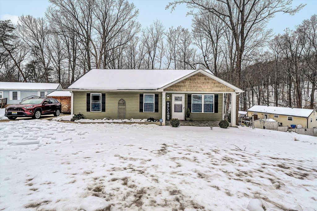 2111 Woodland RD, Roanoke, VA 24014