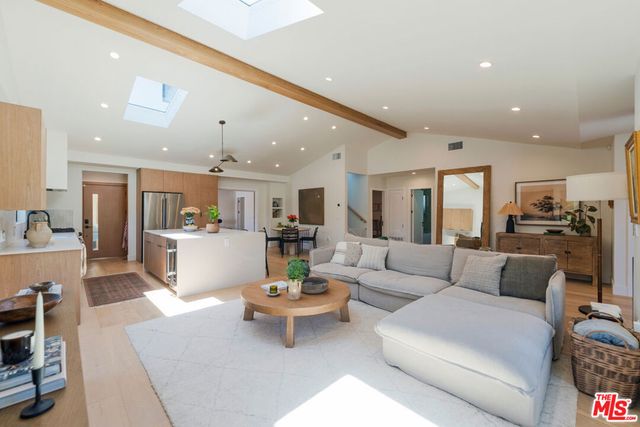 6000 W 75th Street, Los Angeles, CA 90045