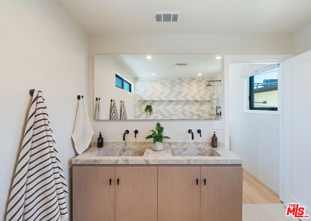 6000 W 75th Street, Los Angeles, CA 90045
