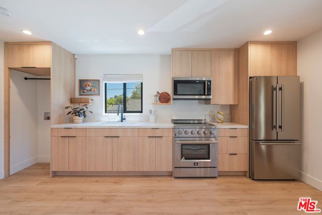 6000 W 75th Street, Los Angeles, CA 90045