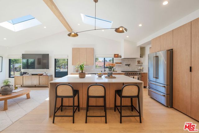 6000 W 75th Street, Los Angeles, CA 90045