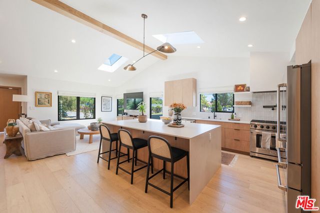 6000 W 75th Street, Los Angeles, CA 90045