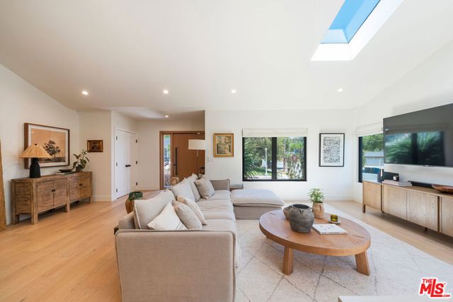 6000 W 75th Street, Los Angeles, CA 90045