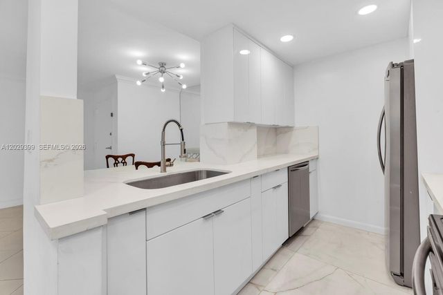 16518 NE 26th Ave 202, North Miami Beach, FL 33160