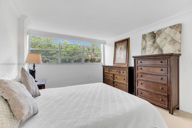 16518 NE 26th Ave 202, North Miami Beach, FL 33160