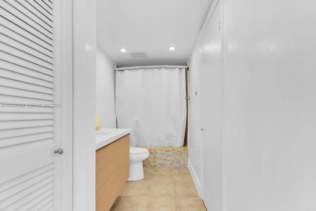 16518 NE 26th Ave 202, North Miami Beach, FL 33160