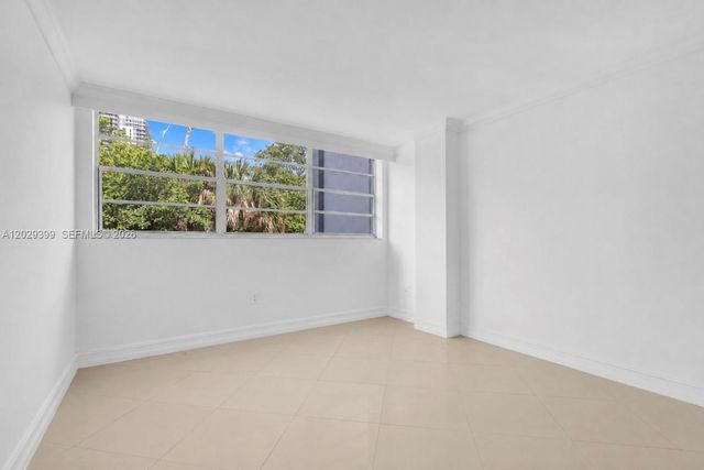 16518 NE 26th Ave 202, North Miami Beach, FL 33160