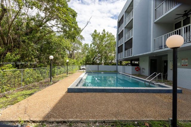 16518 NE 26th Ave 202, North Miami Beach, FL 33160