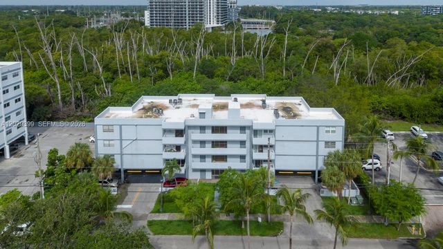 16518 NE 26th Ave 202, North Miami Beach, FL 33160
