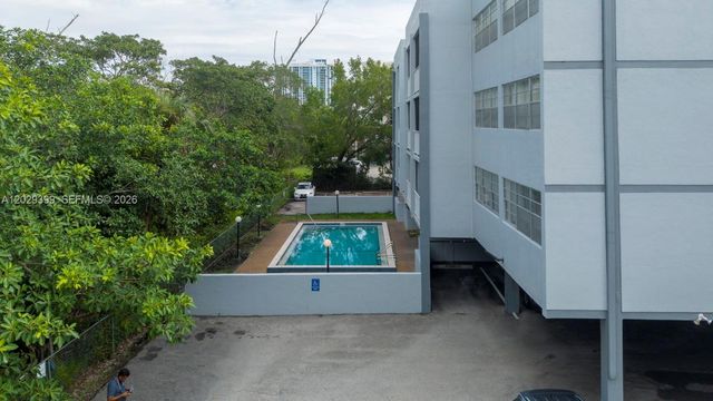 16518 NE 26th Ave 202, North Miami Beach, FL 33160