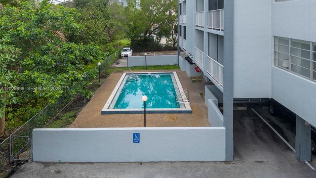 16518 NE 26th Ave 202, North Miami Beach, FL 33160