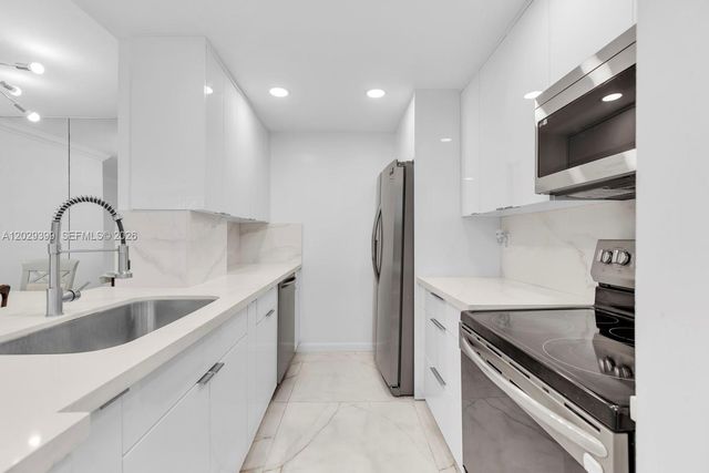16518 NE 26th Ave 202, North Miami Beach, FL 33160