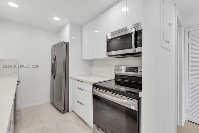 16518 NE 26th Ave 202, North Miami Beach, FL 33160